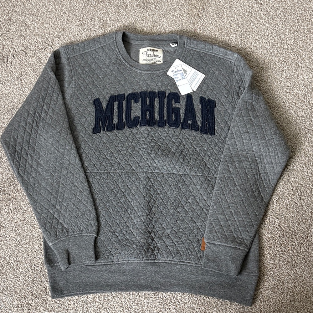 NWT Medium Men’s Michigan Quilted Gray Crewneck